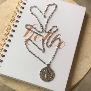 Long chain necklace from the movie SPLIT.